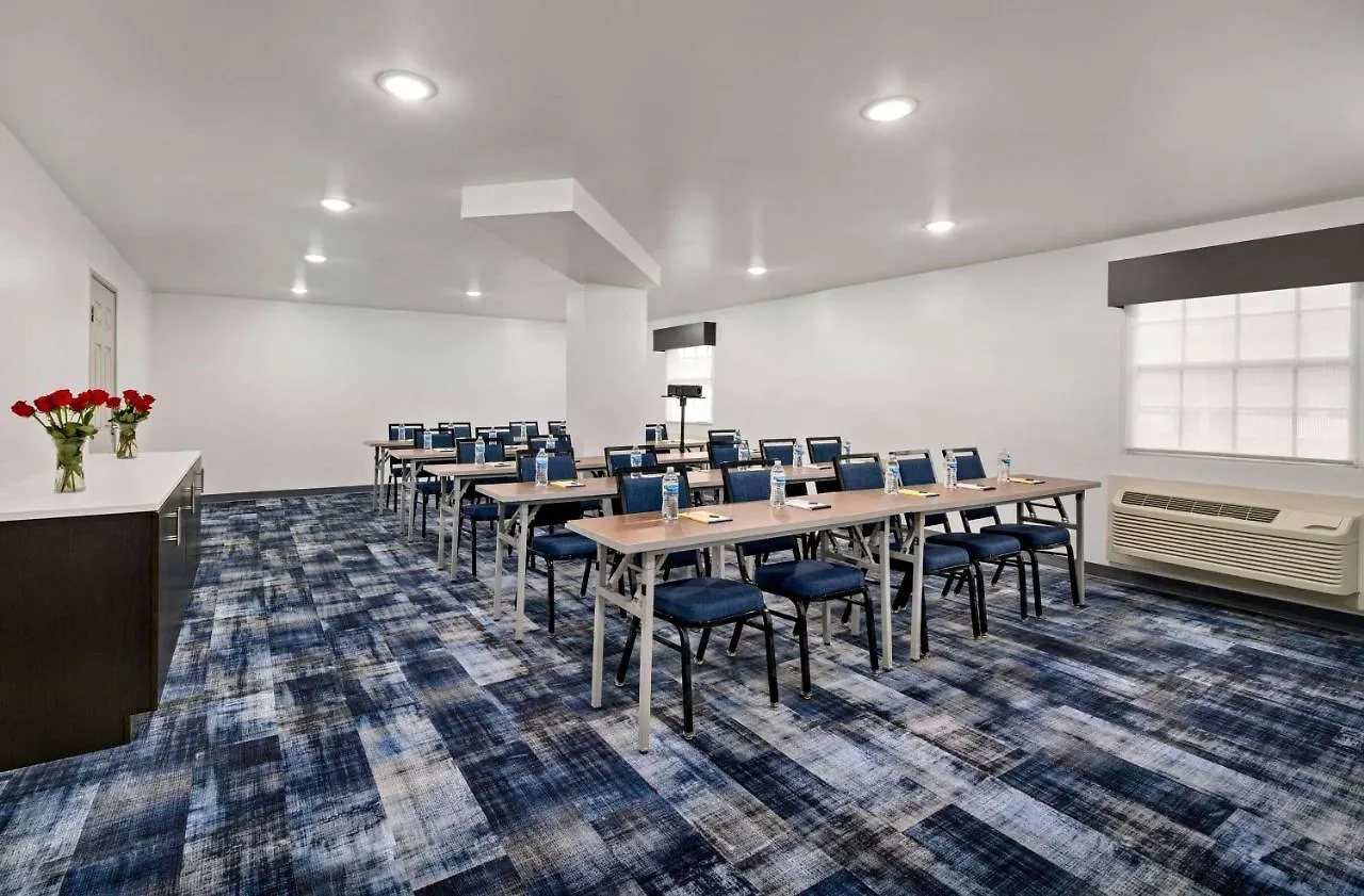 La Quinta Inn By Wyndham Columbus Airport Area 3*,